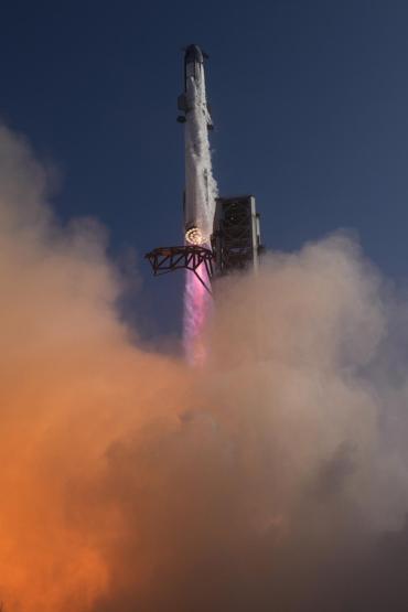 SpaceX roket parçası AYA ÇARPTI 4 tonluk dev, Dünyanın uydusunda iz bıraktı...
