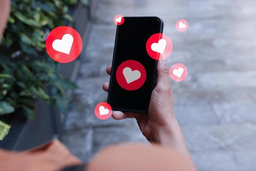 Instagramdan kazanç dönemi Hande Erçel, Ece Erken, Gülben Ergen... Ünlüler abonelikten ne kadar kazanıyor