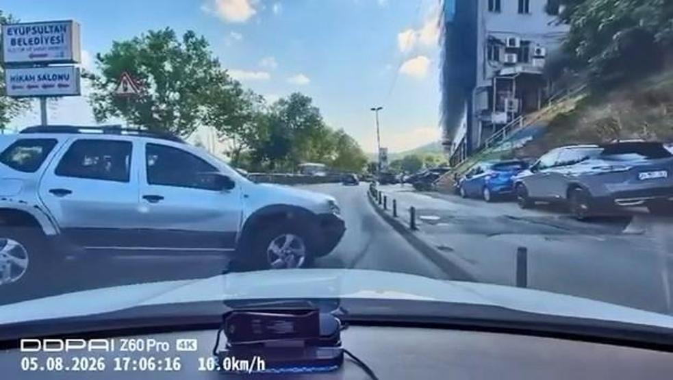 Trafikte dehşete düşüren görüntü: Canım burnumda, kafanı keserim