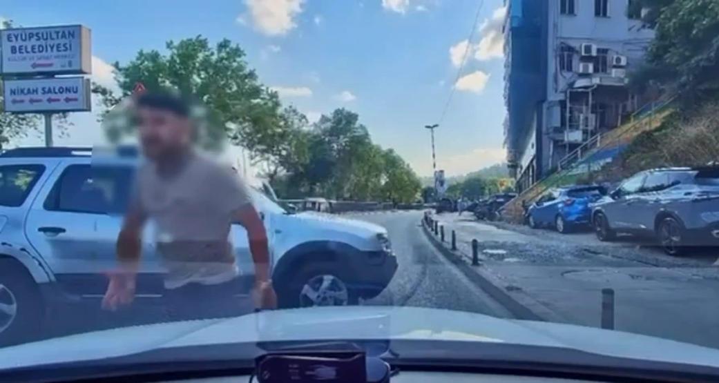 Trafikte dehşete düşüren görüntü: Canım burnumda, kafanı keserim