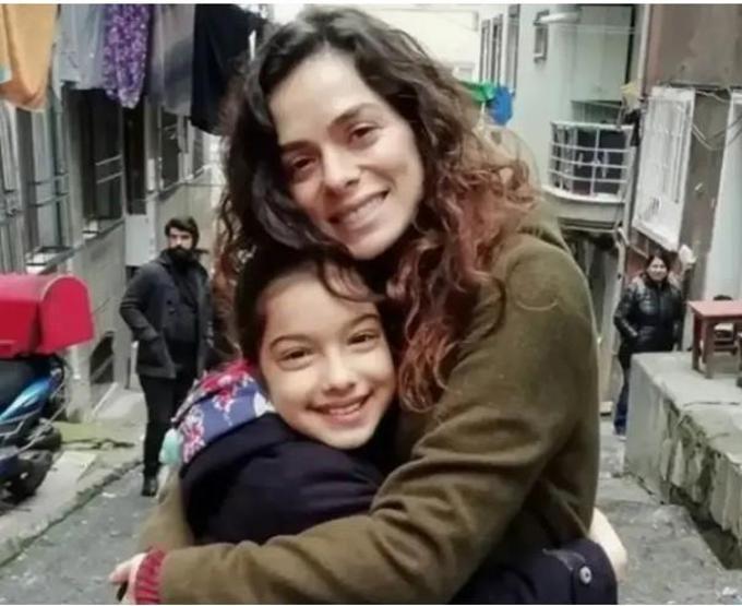 Özge Özpirinçci Hakkındaki İddialarla Gündeme Gelmişti Kübra Süzgün’ün Hesabına Türkiye’den Erişim Kısıtlandı
