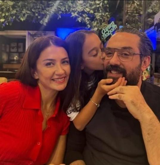 Ceren ve Emir Benderlioğlu’ndan Şaşırtan Nikâh İtirafı: “Ailelerimiz O Gün Tanıştı”