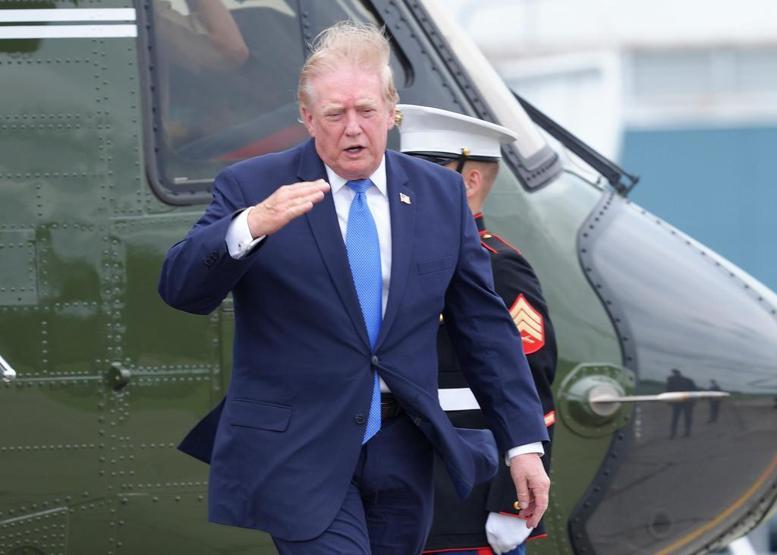Trumpın helikopteri ile havada tehlikeli yakınlaşma: Soruşturma başlatıldı