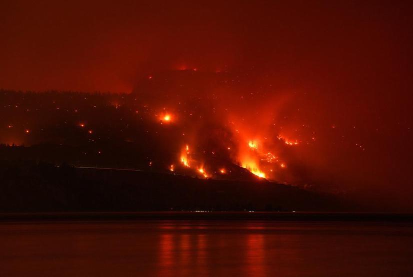 Kanada alev alev yanıyor Hızla ilerledi: 20 bin kişi evini terk etmek zorunda kaldı....
