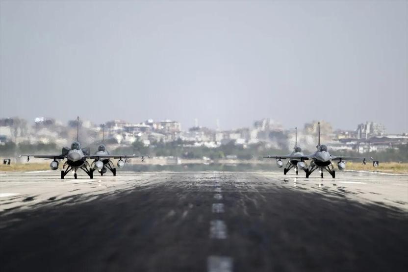 NATO hava sahasında alarm Letonyada İHA düşürüldü: Müdahaleye Türk F-16ları da katıldı...