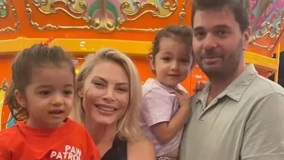 Seray Sever’den İkiz Kızlarıyla Havuz Keyfi Bodrum’dan Neşeli Paylaşım