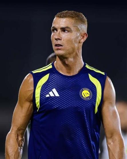 İmaj değiştirdi Cristiano Ronaldonun son hali sanal medyayı 2ye böldü