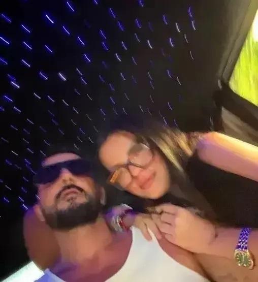 GÖKHAN ÖZEN EVLENDİ Naz Canbaz sade gelinliği ve güzelliği ile göz kamaştırdı