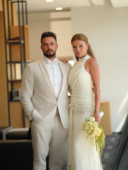 GÖKHAN ÖZEN EVLENDİ Naz Canbaz sade gelinliği ve güzelliği ile göz kamaştırdı