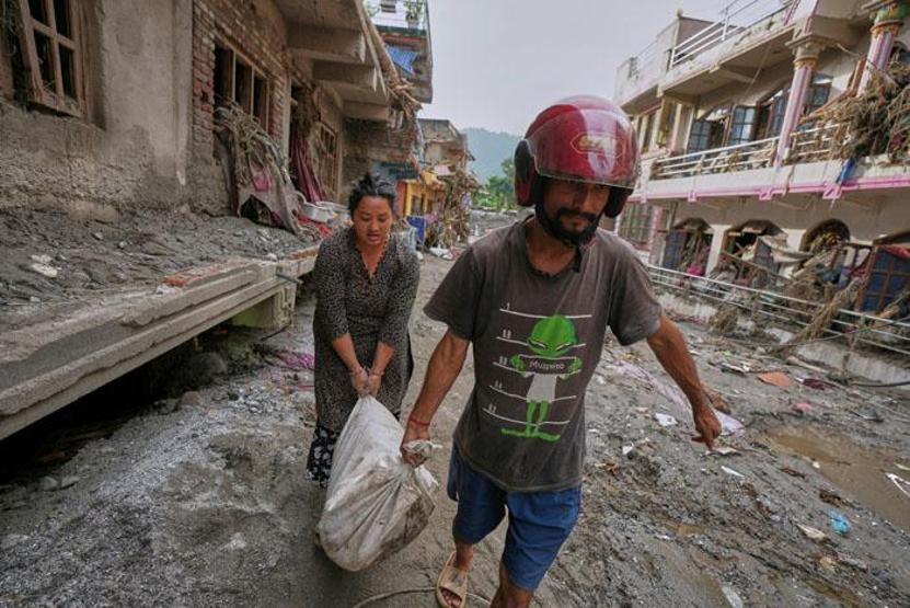Felaketin merkezinden anlattılar: Harabeden başka bir şey yok