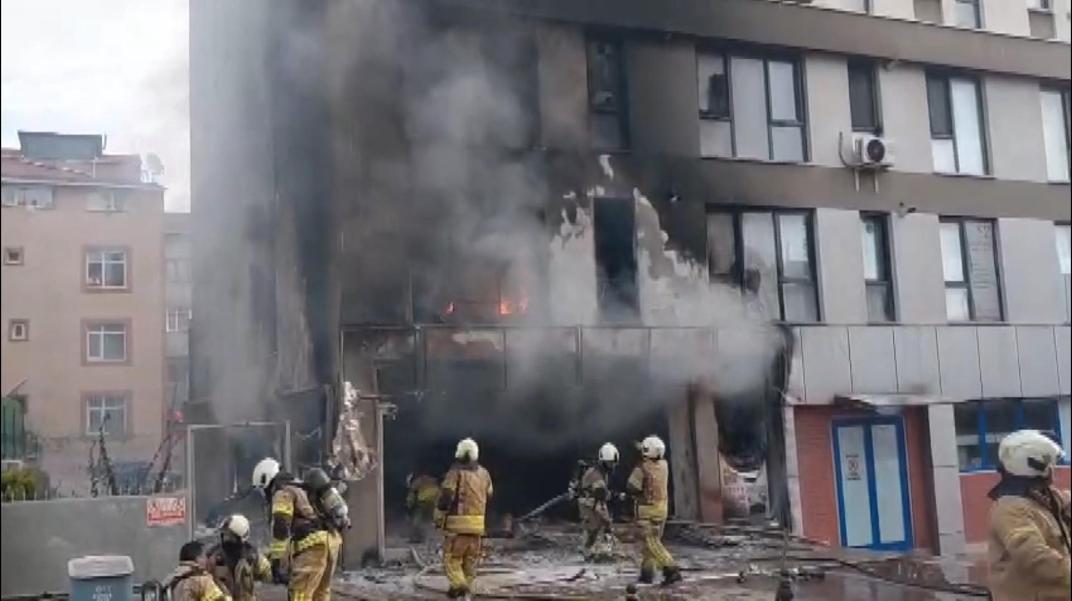 Programlar Pendik'te korkutan iş yeri yangını - CNN Türk Güncel Haberler
