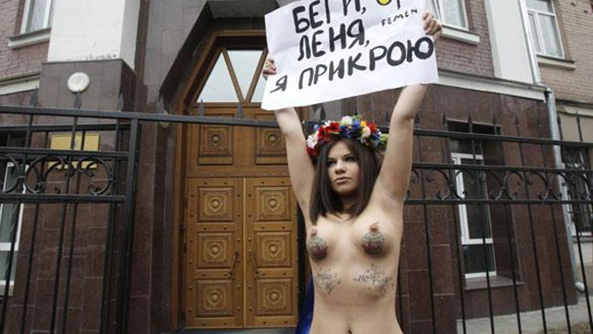 Голая украинка в киевском метро фото