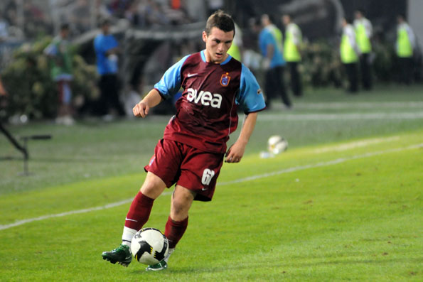 Trabzon Barış Memiş'i Karşıyaka'ya verdi - Son Dakika Futbol Haberi