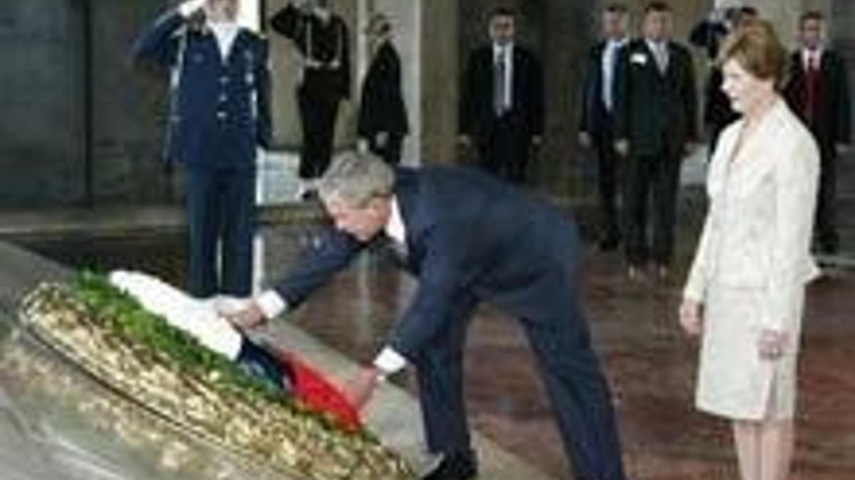 Bush çifti Anıtkabir'i ziyaret etti - CNN Türk Güncel Haberler
