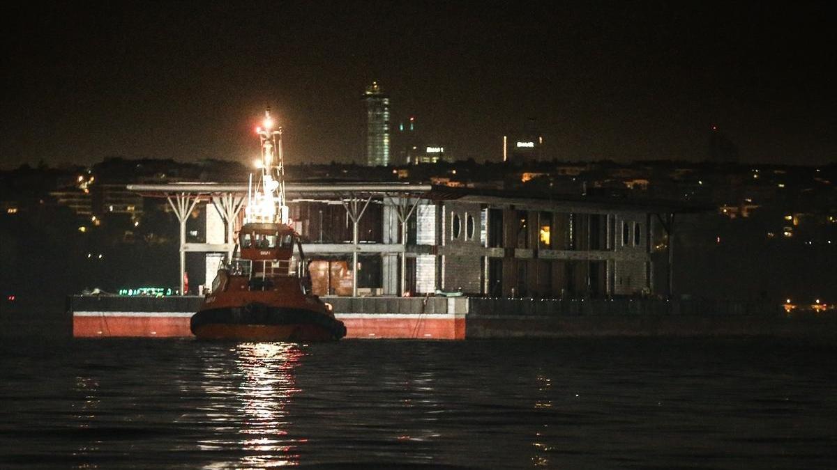 10 yıl önce batmıştı, Karaköy'ün yeni iskelesi geldi - Günün Haberleri ...