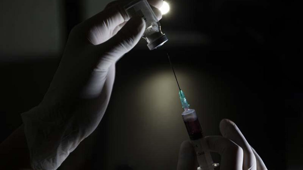 Potansiyel Kovid-19 aşısı olan gönüllünün testi pozitif çıktı
