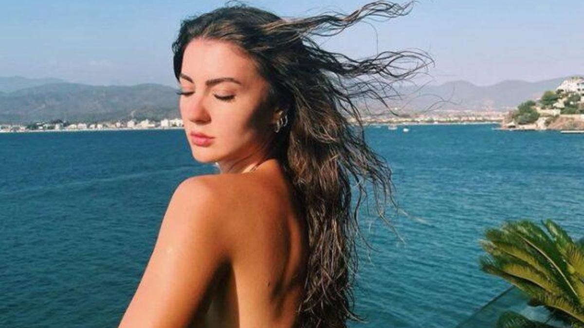 Burcu Özberkten bikinili poz - Magazin Haberleri