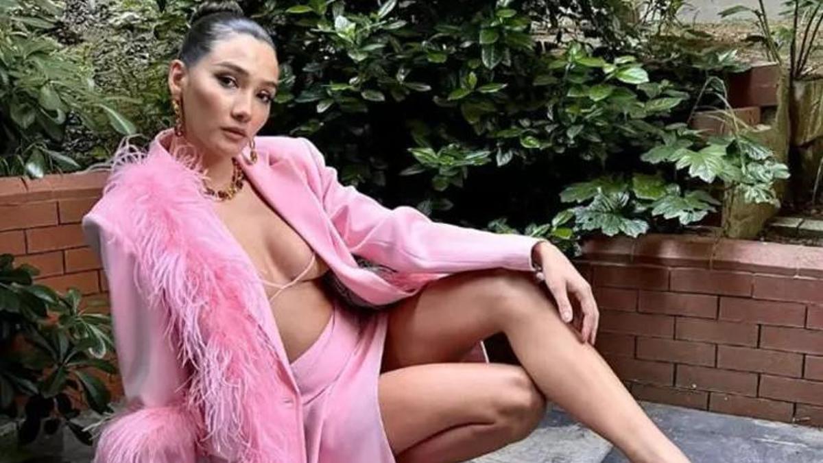 Aybüke pusat çıplak