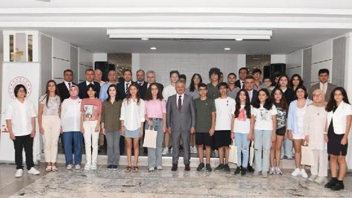 Vali Yazıcı, LGS şampiyonlarıyla bir araya geldi - Antalya Haber