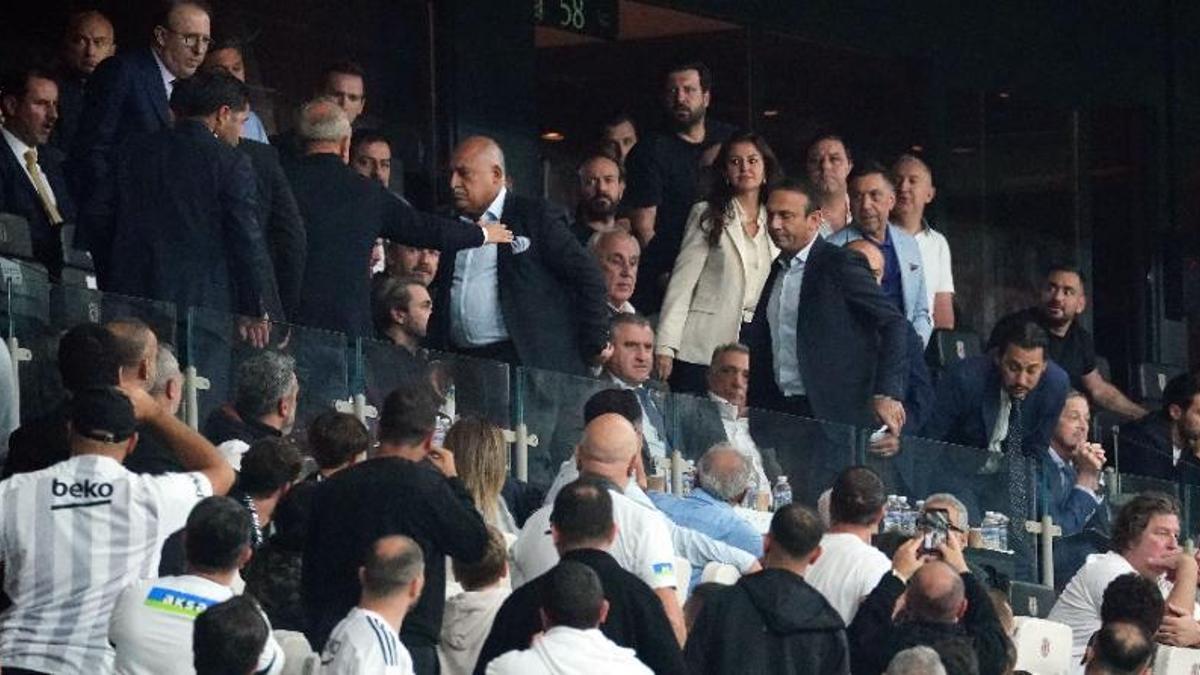 Beşiktaş-Lugano maçında Mehmet Büyükekşi protesto edildi
