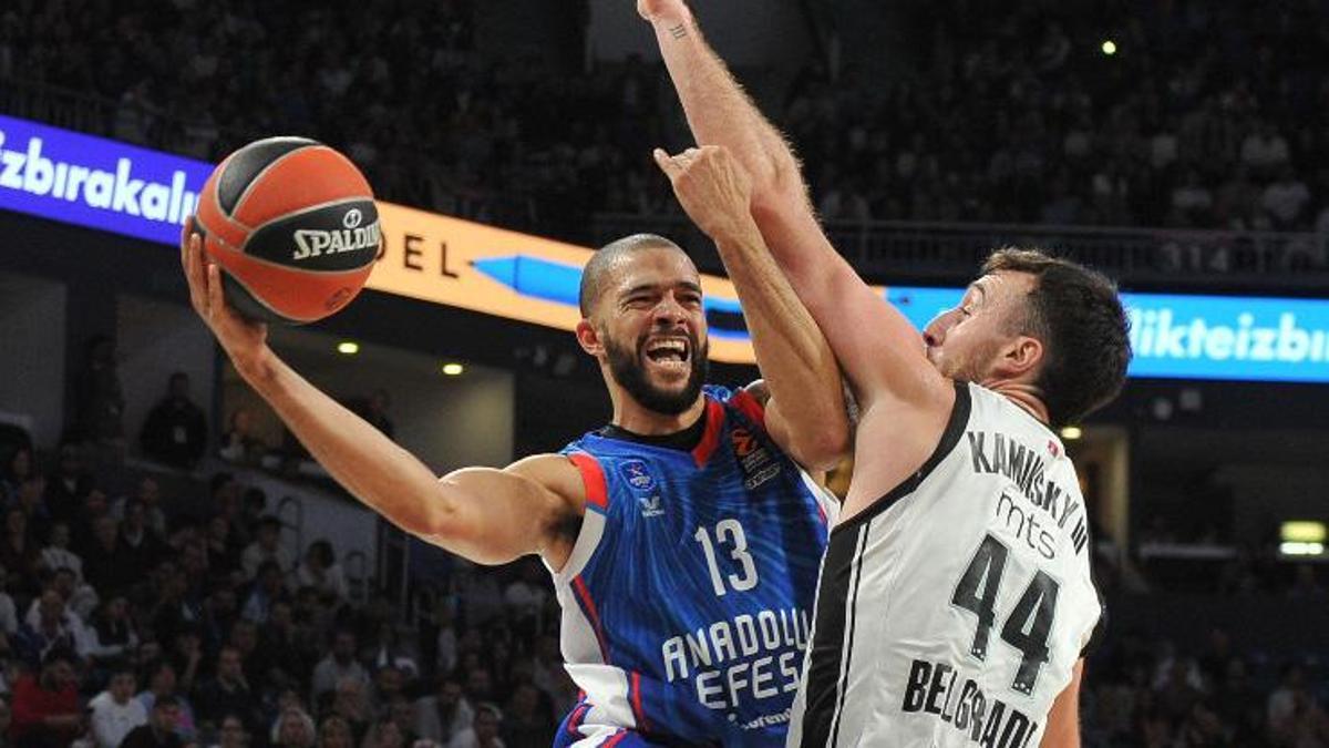 Anadolu Efes’ten Partizan’a 100 sayı!