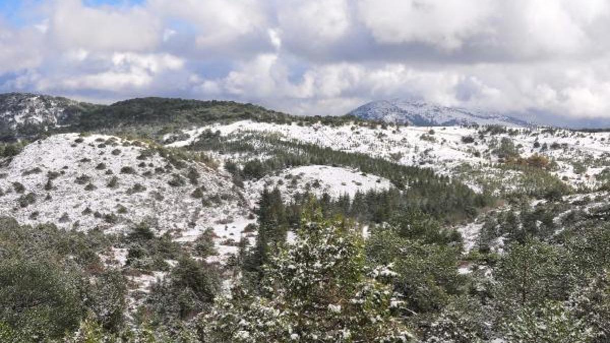Spil Dağı'nın zirveleri kar yağışıyla beyaza büründü - Manisa Haber