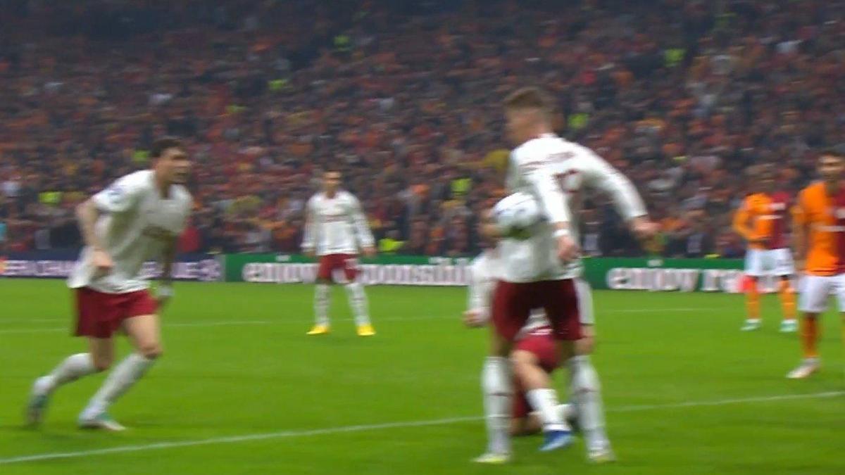 Galatasaray – Manchester United maçında tartışılan penaltı kararı
