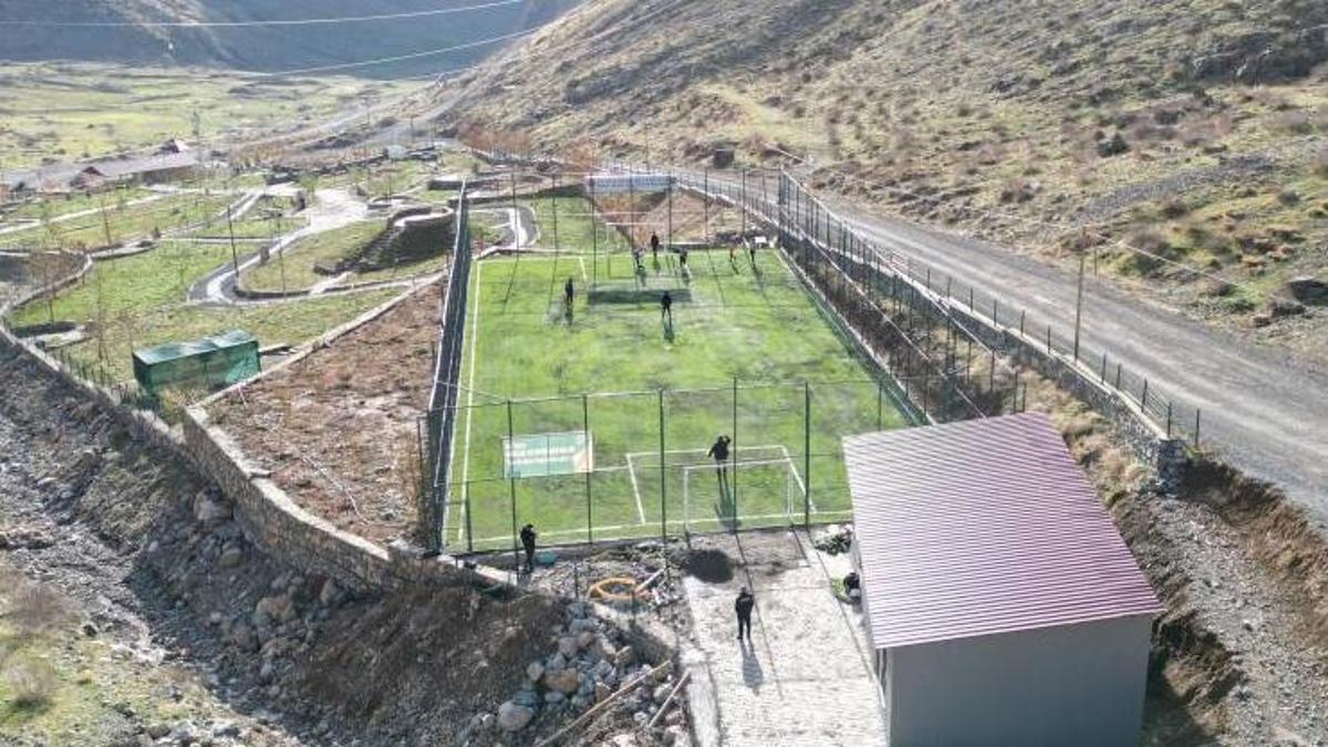 Şırnak’ta terör yuvası olan bölge vatandaşlar için halı saha oldu