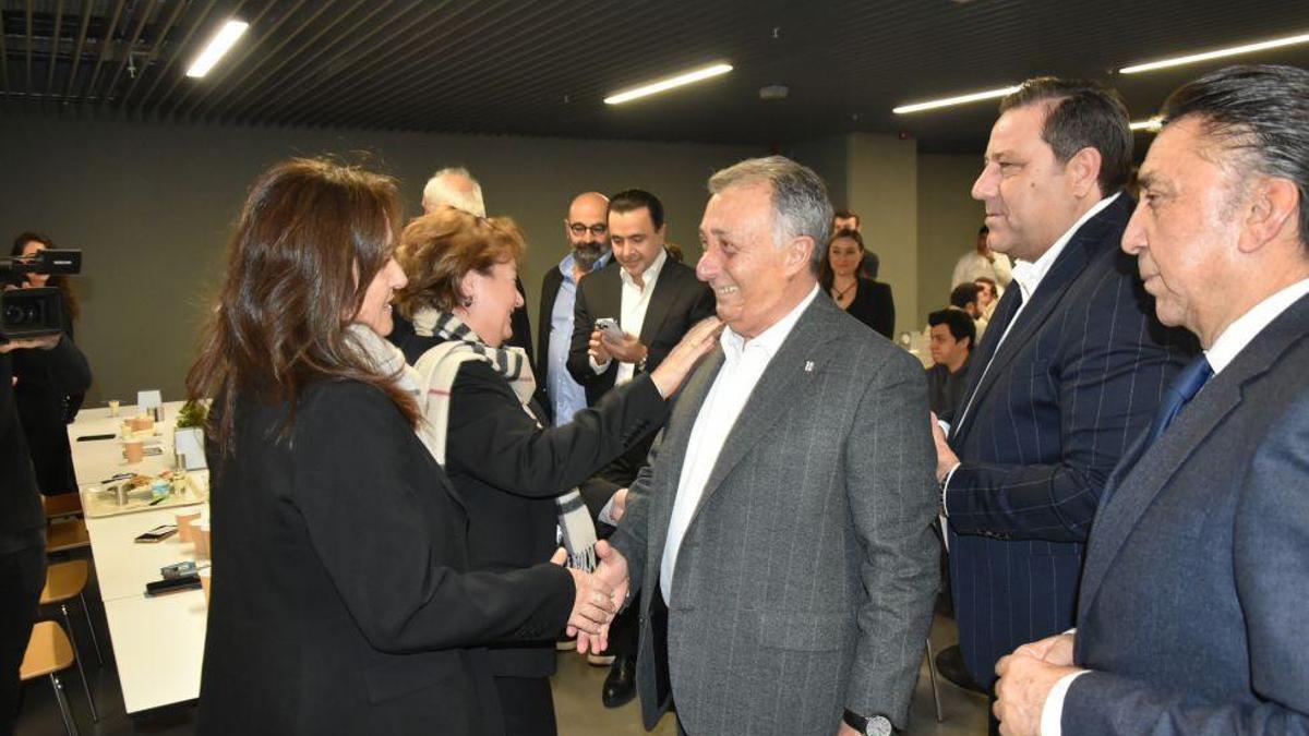 Ahmet Nur Çebi, kulübün çalışanlarıyla vedalaştı