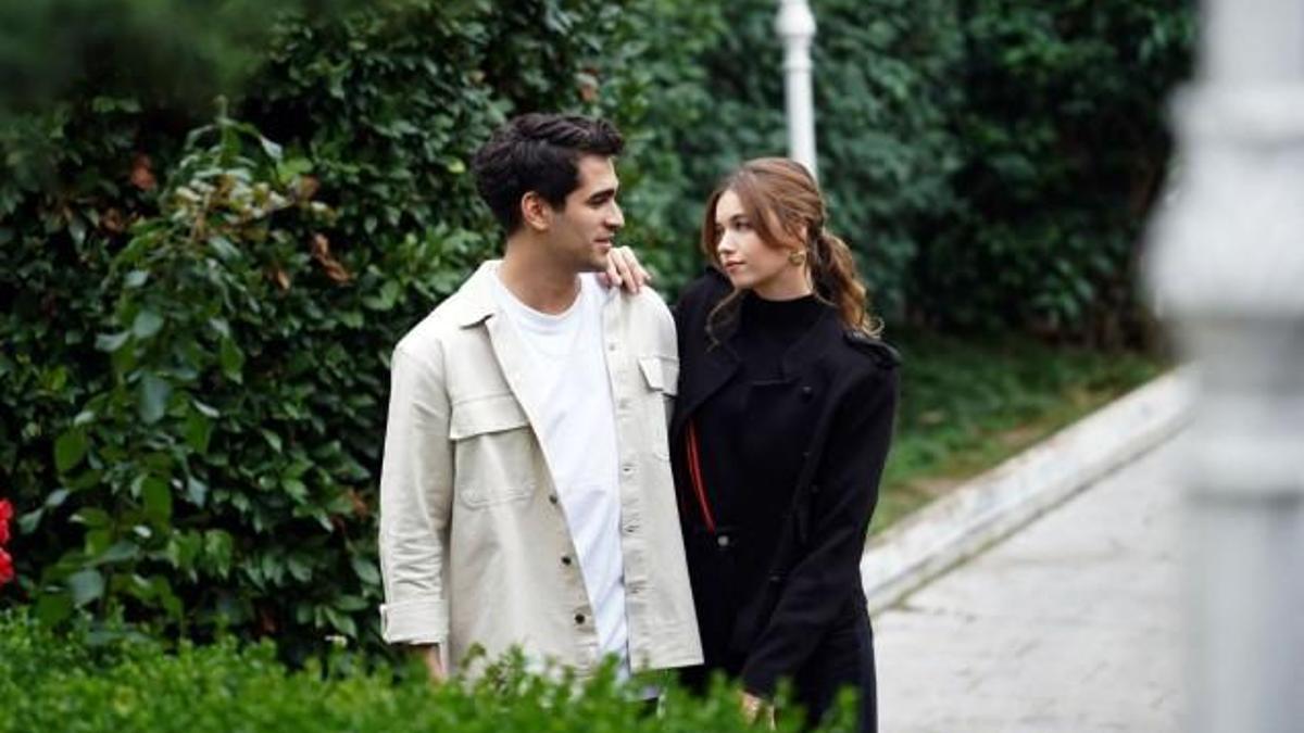 Afra Saraçoğlu ile Mert Ramazan Demir ayrıldı mı? - Son Dakika Magazin  Haberleri