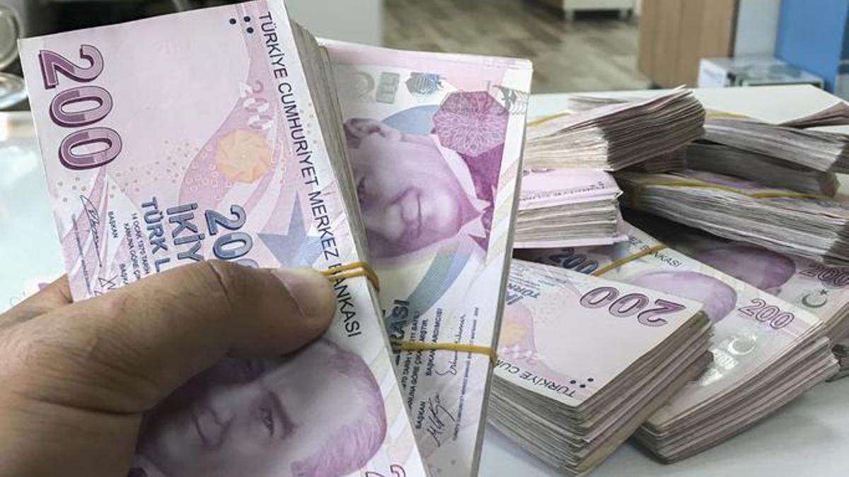 Купюры туркменистана. Денежная единица азербайджана. 100 manat. 92 манат. Азербайджанский манат пачка.