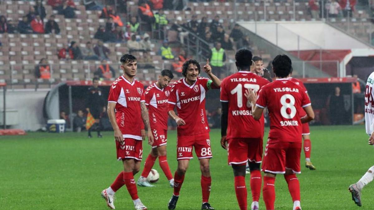 Samsunspor Tokat Belediye Plevnespor’u yenerek turladı