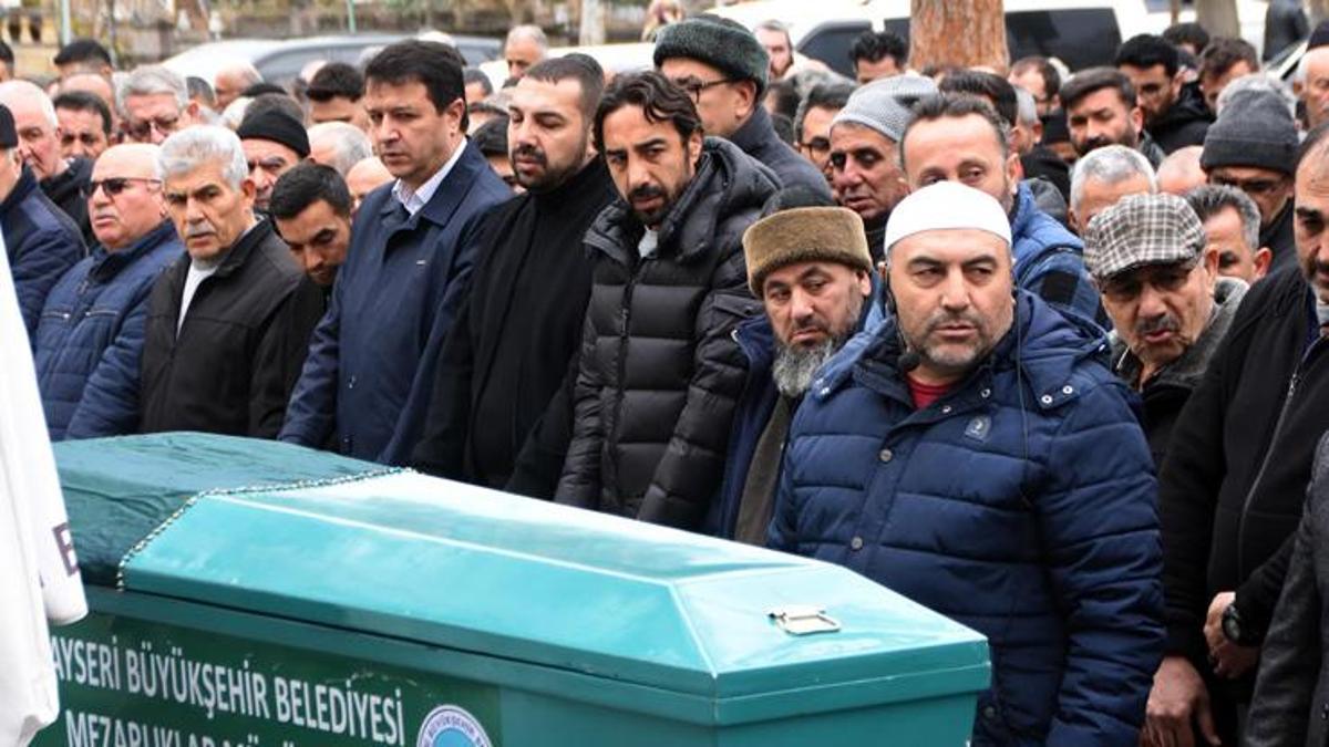 İbrahim Öztürk’ün annesi son yolculuğuna uğurlandı