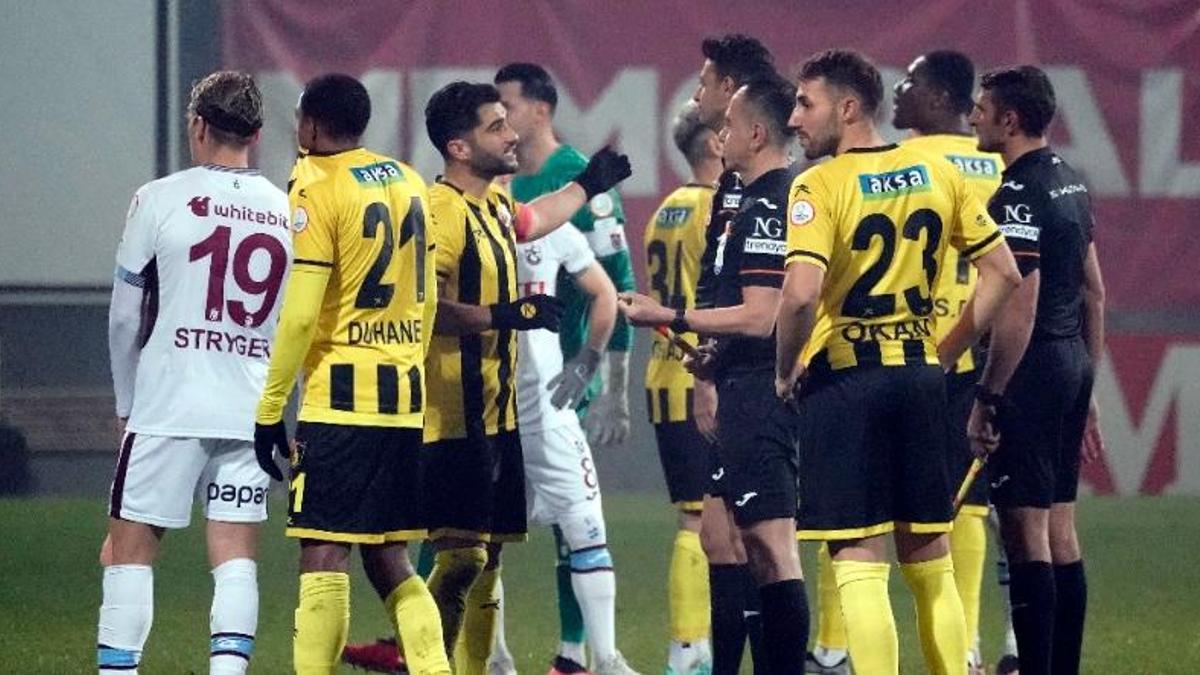 İstanbulspor, Trabzonspor maçında sahadan çekildi
