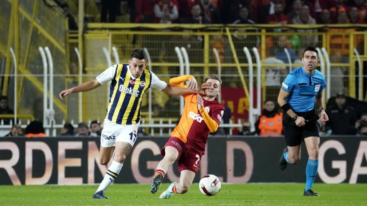Derbide sarı kart gören İrfan Can Kahveci cezalı duruma düştü
