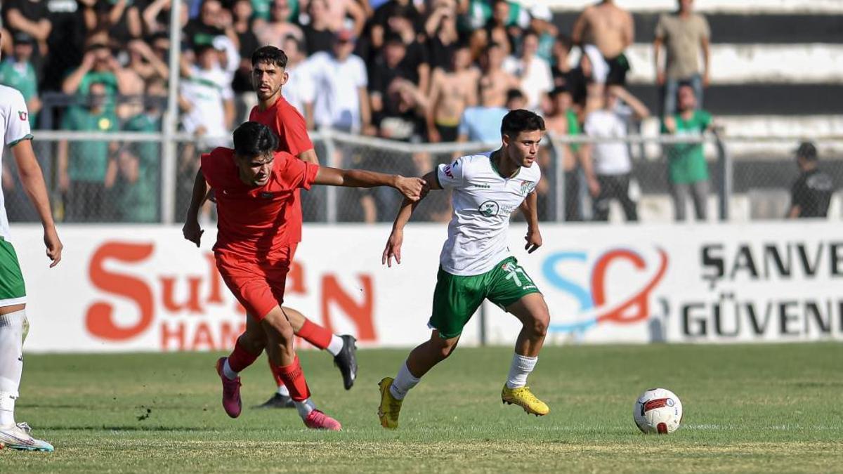 Bursaspor forması giyen Mustafa Gençe 6 maç ceza