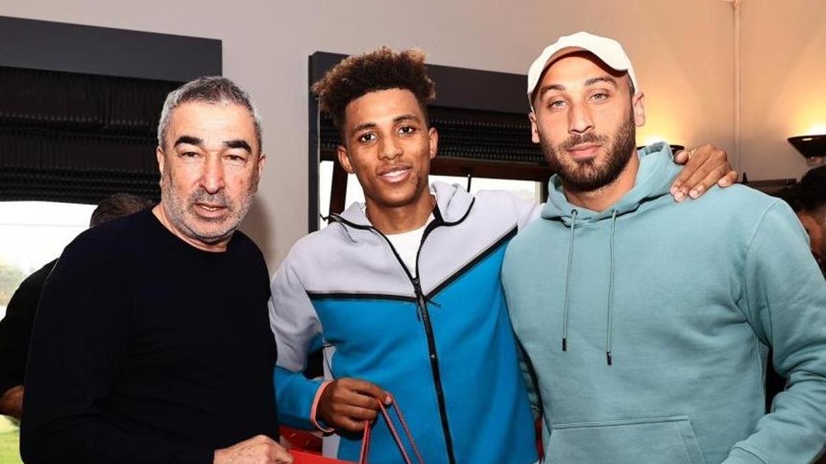 Feyyaz Uçar ile Samet Aybaba, futbolcuların yeni yılını kutladı