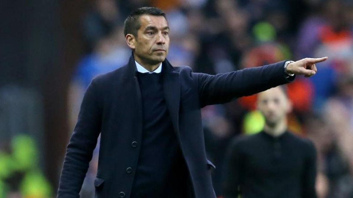 Beşiktaş Giovanni van Bronckhorst’la imzalıyor