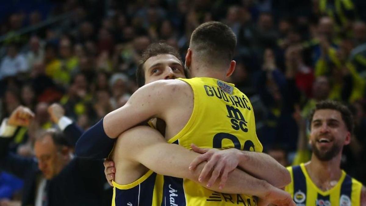 Fenerbahçe’den Pınar Karşıyaka 30 sayı fark