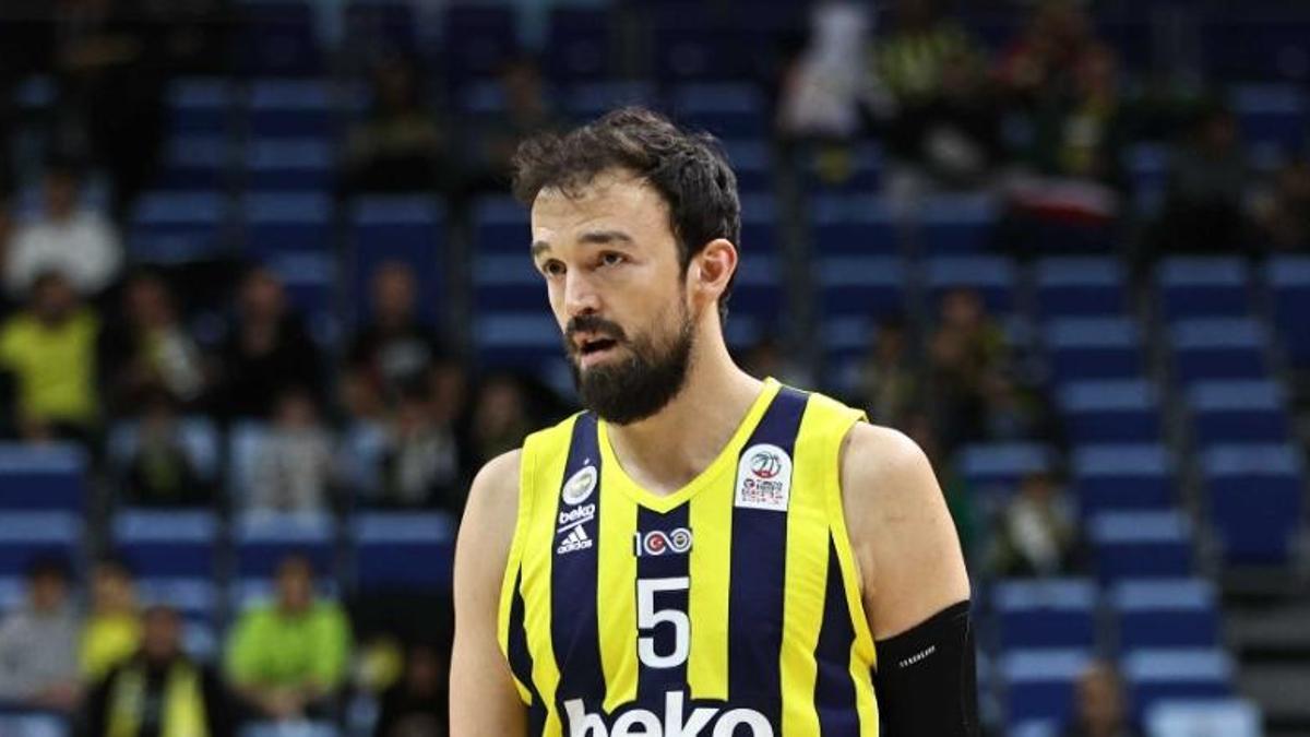 Sertaç Şanlı: Gözünü kırpmadan onları sahaya atıyor