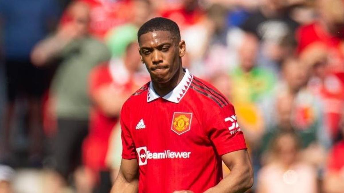 Anthony Martial en az 2 ay yok