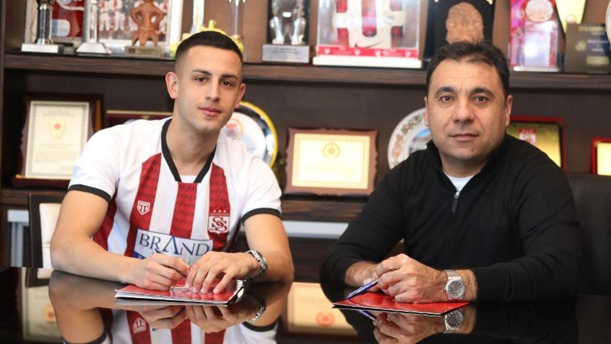 Bartuğ Elmaz Sivasspor’a kiralık gönderildi