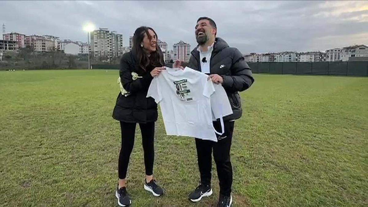 Damla Uğurtürk’ten Arda Turan’ı kahkahalara boğan hediye