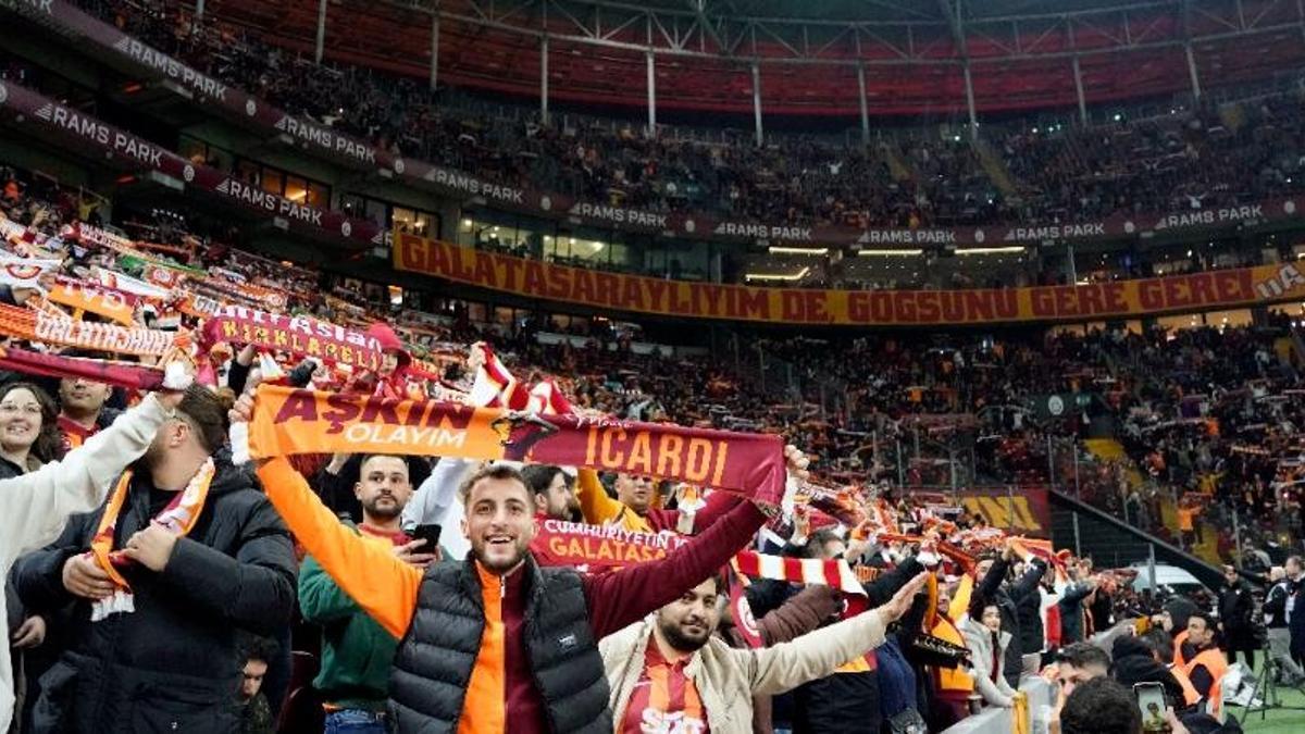Galatasaray taraftarından TFF’ye sessiz protesto