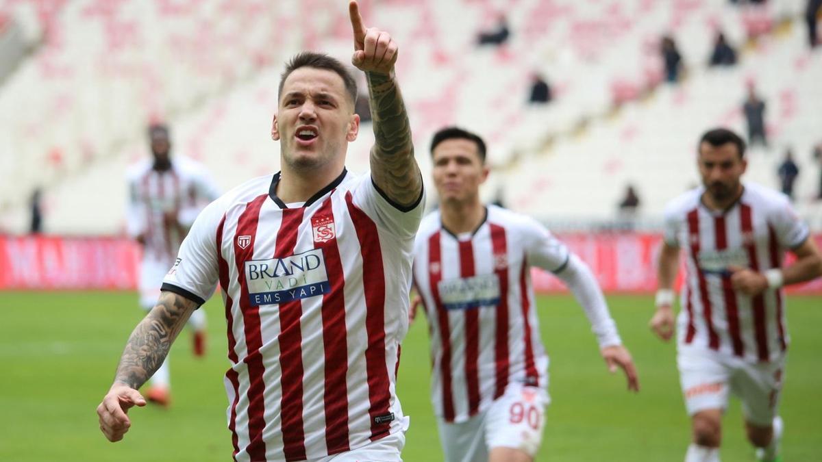 Rey Manaj durdurulamıyor! – Futbol Haberleri
