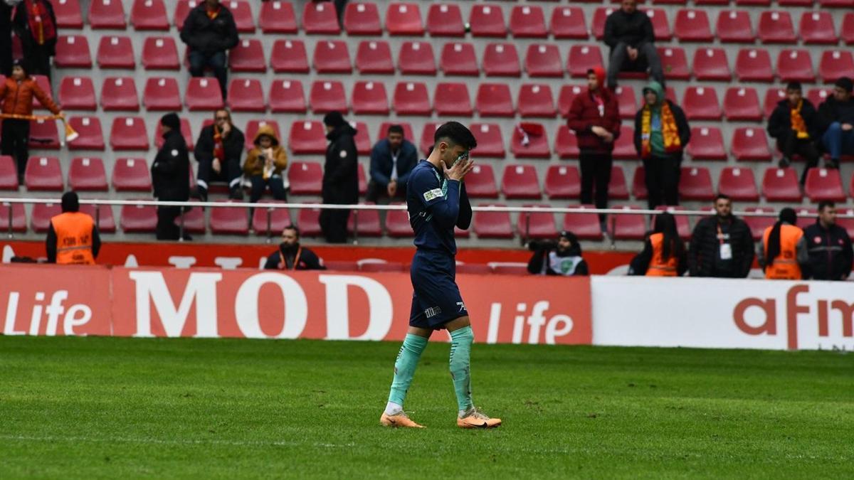 Kayserispor sezonun ilk kırmızı kartını gördü