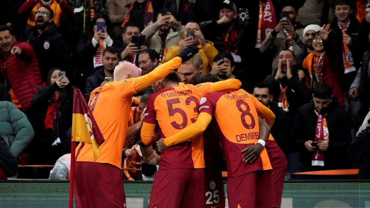 Galatasaray savunmasında büyük sorun! Kim oynayacak?