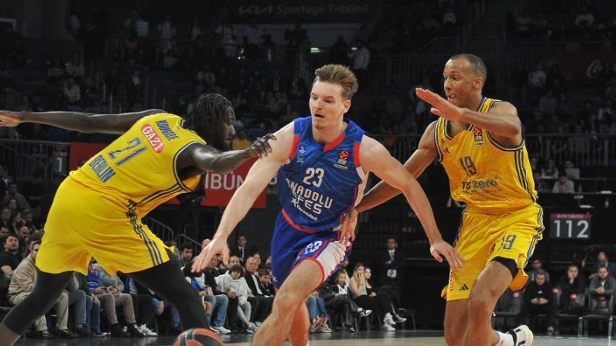 Anadolu Efes, ALBA Berlin’i yendi