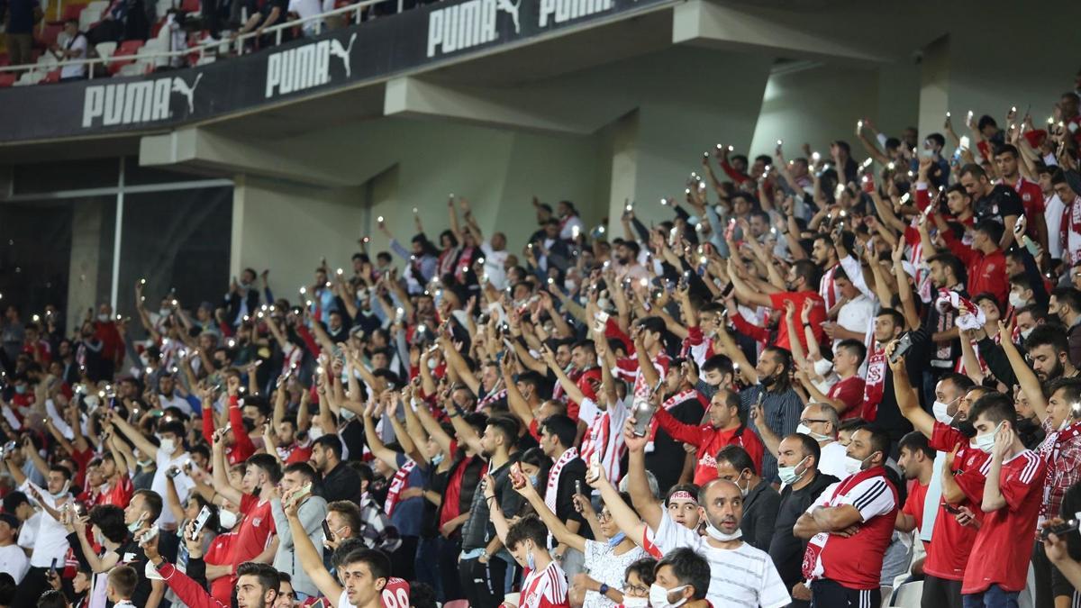 Sivasspor taraftarlarından iftar saati çıkışı