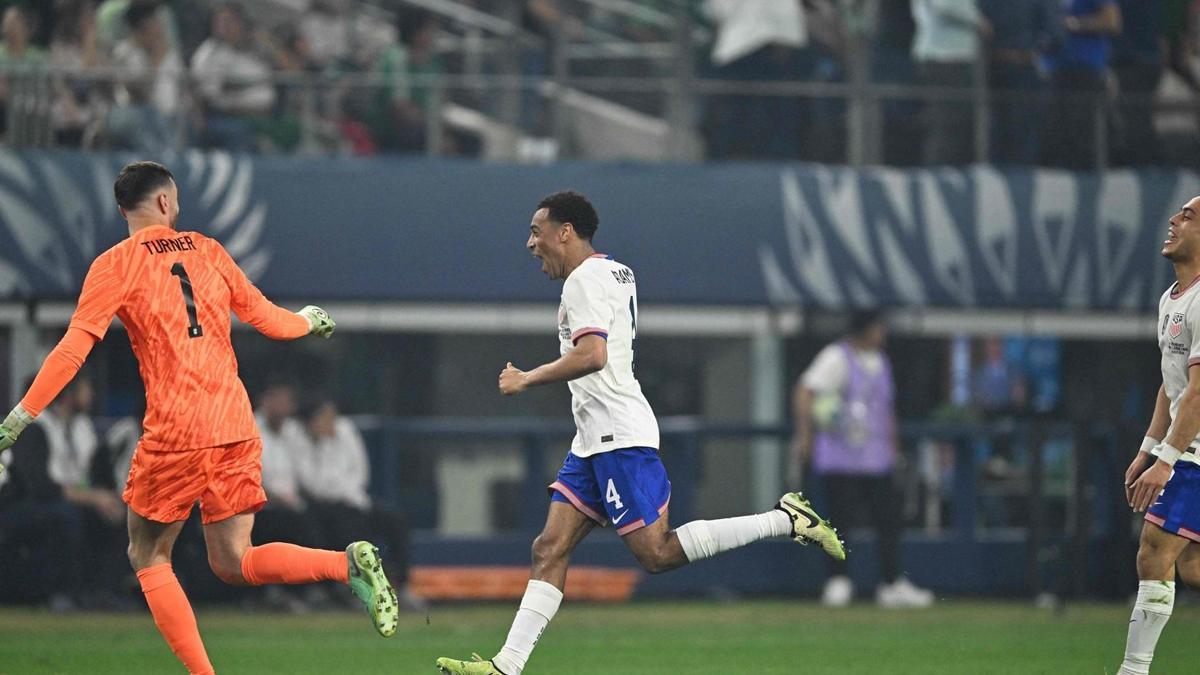 Amerikalı Tyler Adams, Meksika kalesine füze yolladı